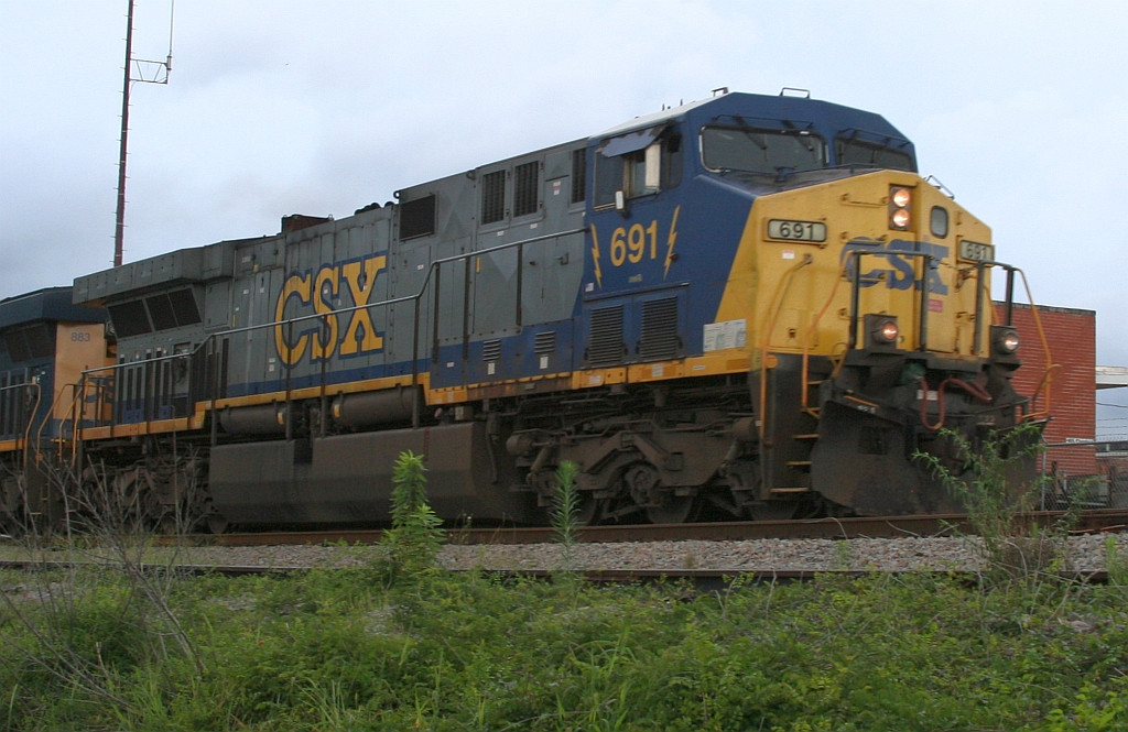 CSX 691 leading the SB fright to Wilmington